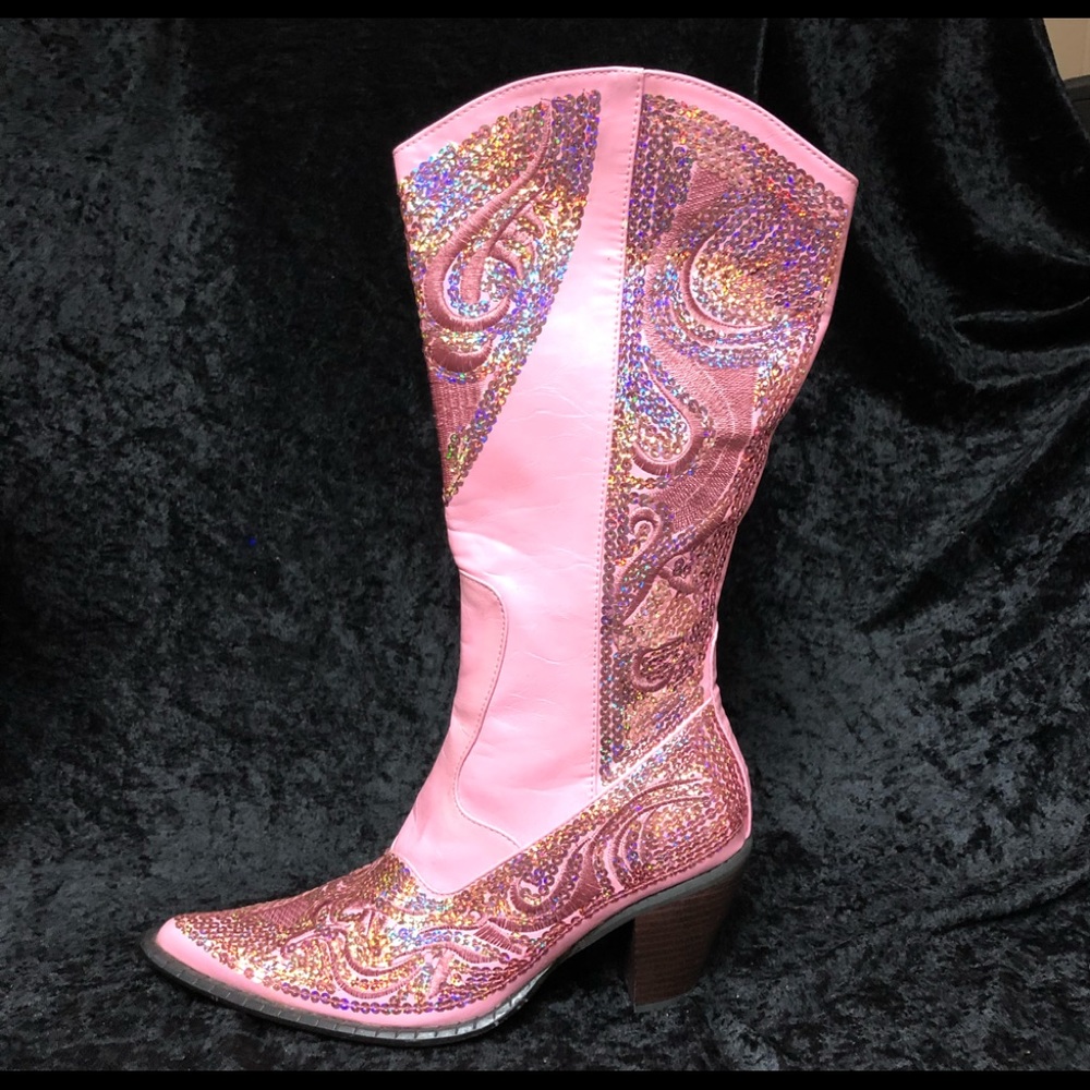 Brand new pink women boots size 7 Helen’s Heart